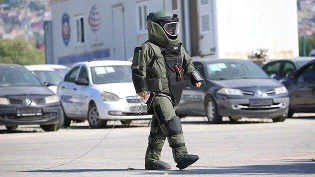 Bomba imha uzmanı polisler cesaretleriyle göz dolduruyor