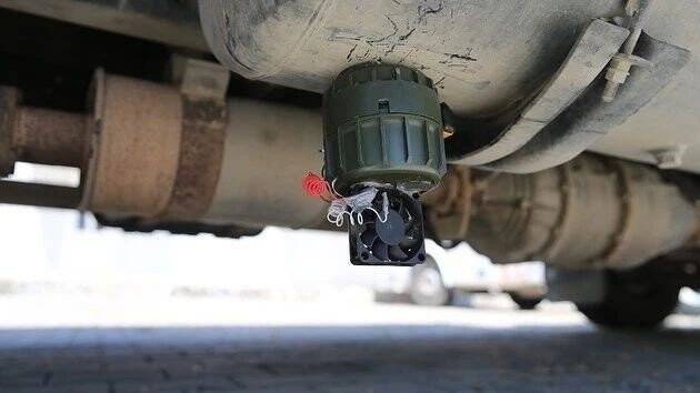 Bomba imha uzmanı polisler cesaretleriyle göz dolduruyor