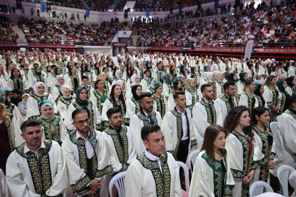 KTO Karatay Üniversitesi 10. mezunlarını verdi