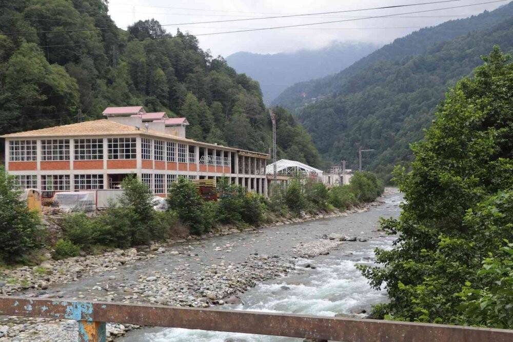 Rize’ye 2 yeni çay fabrikası daha yapılıyor