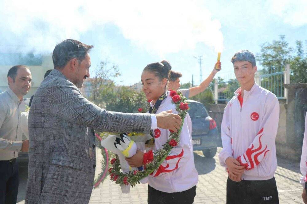 Avrupa şampiyonu Aleyna coşku ile karşılandı