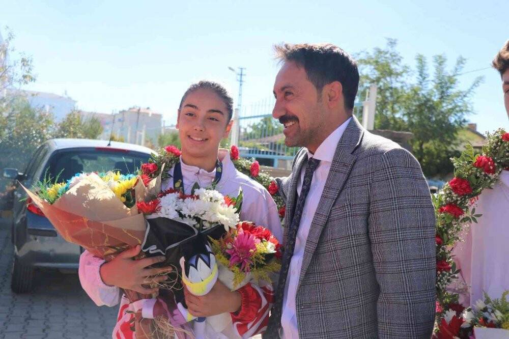 Avrupa şampiyonu Aleyna coşku ile karşılandı
