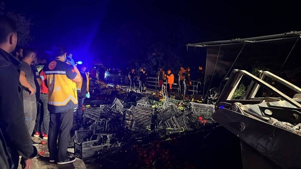 Bursa’da kamyon ile kamyonet çarpıştı: 1 ölü, 6 yaralı