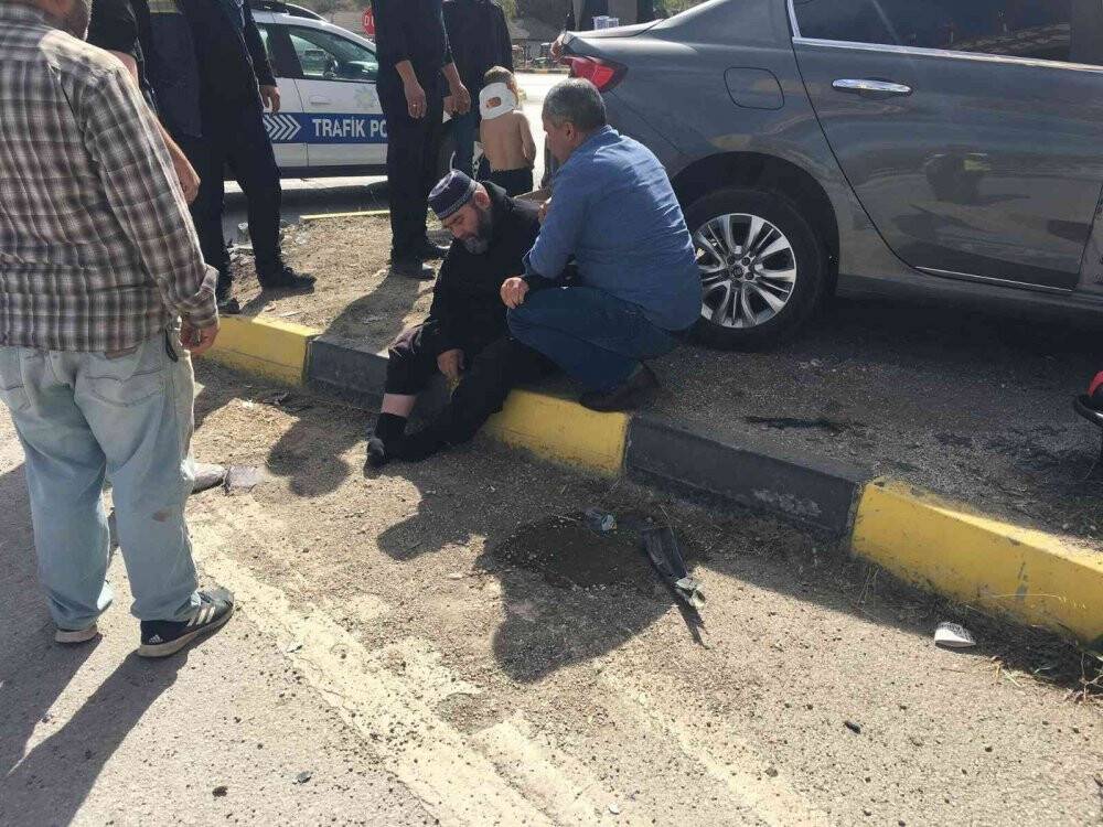 Karabük’te iki otomobil çarpıştı: 1 ölü 6 yaralı