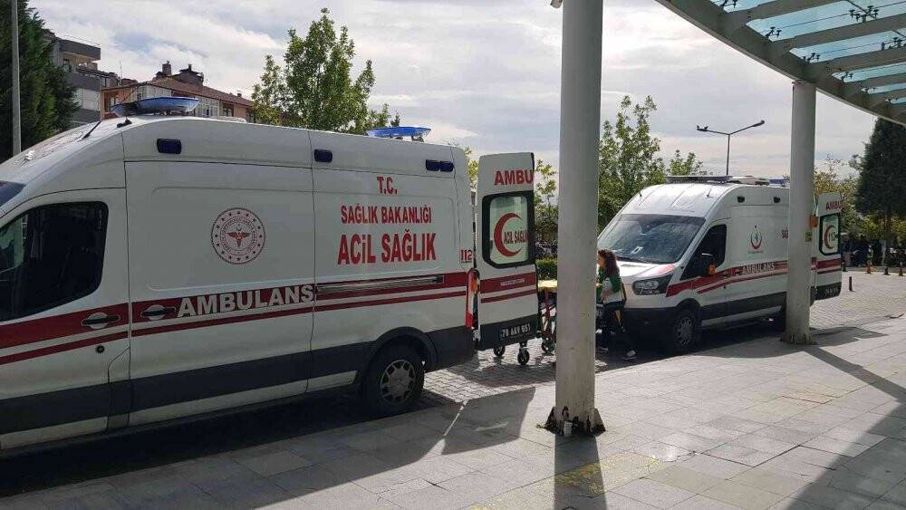 Karabük’te iki otomobil çarpıştı: 1 ölü 6 yaralı