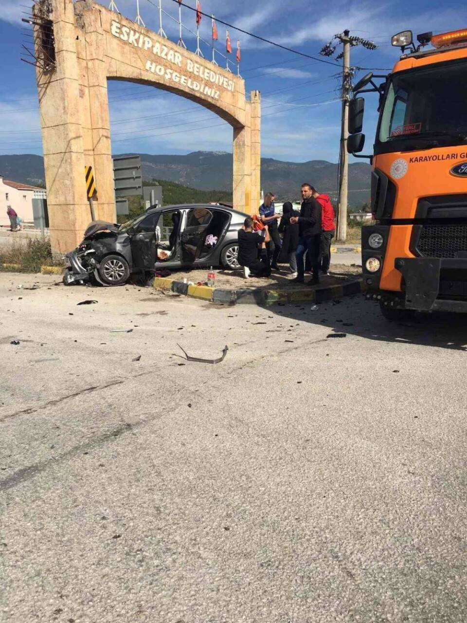 Karabük’te iki otomobil çarpıştı: 1 ölü 6 yaralı