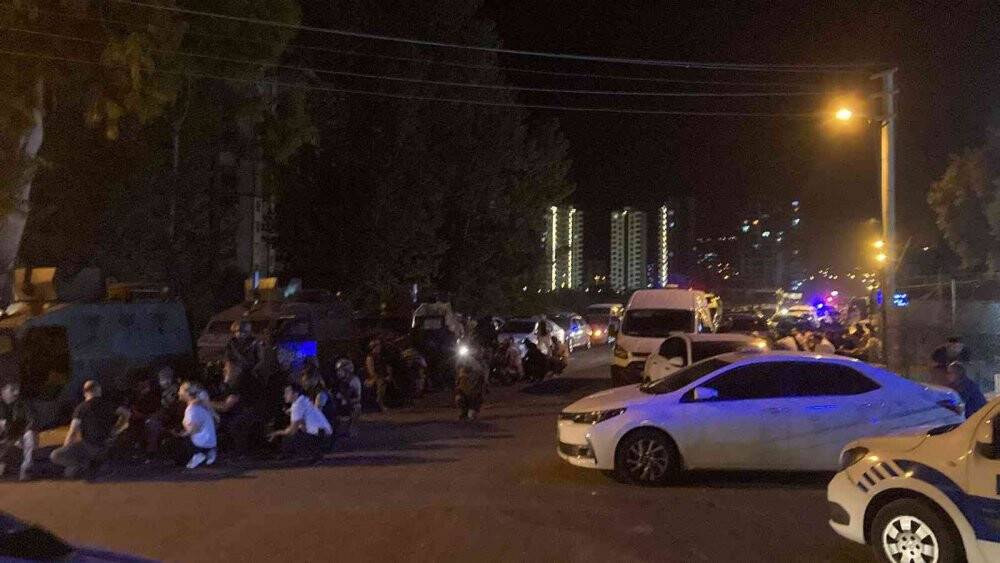 Mersin’de polis noktasına bombalı araçla saldırı: 1’i ağır 2 polis yaralı