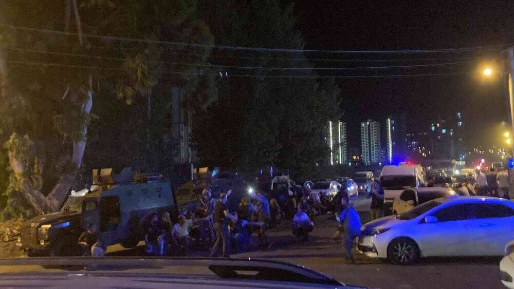 Mersin’de polis noktasına bombalı araçla saldırı: 1’i ağır 2 polis yaralı