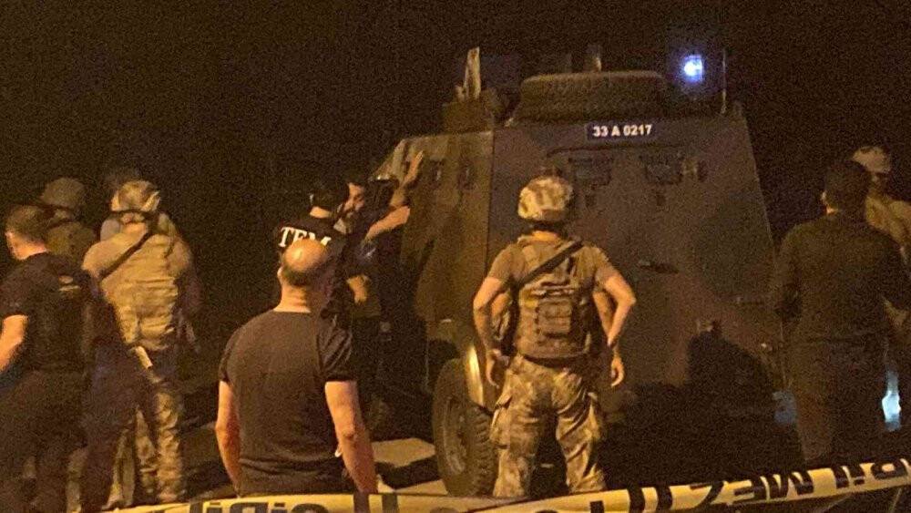 Mersin’de polis noktasına bombalı araçla saldırı: 1’i ağır 2 polis yaralı