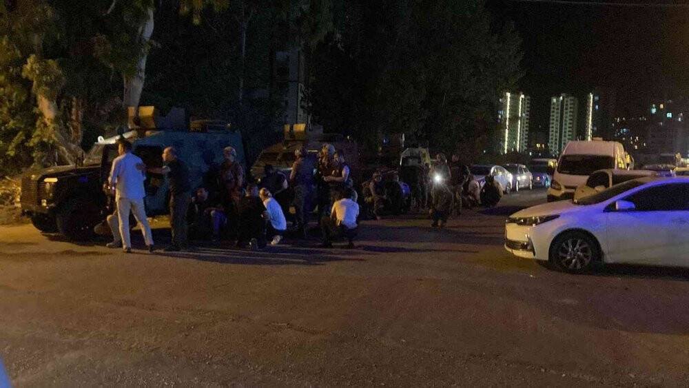 Mersin’de polis noktasına bombalı araçla saldırı: 1’i ağır 2 polis yaralı