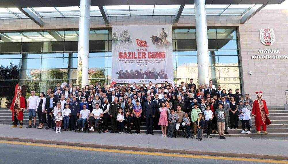 Bakan Akar: “(Mersin’deki saldırı) Hain teröristlerin, alçakların bu saldırıları Suriye’de organize ettiği bilgisine sahibiz”