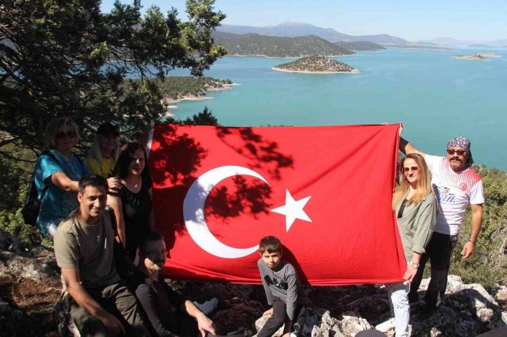 Beyşehir Gölü’ndeki ada doğa tutkunlarının gözdesi oldu