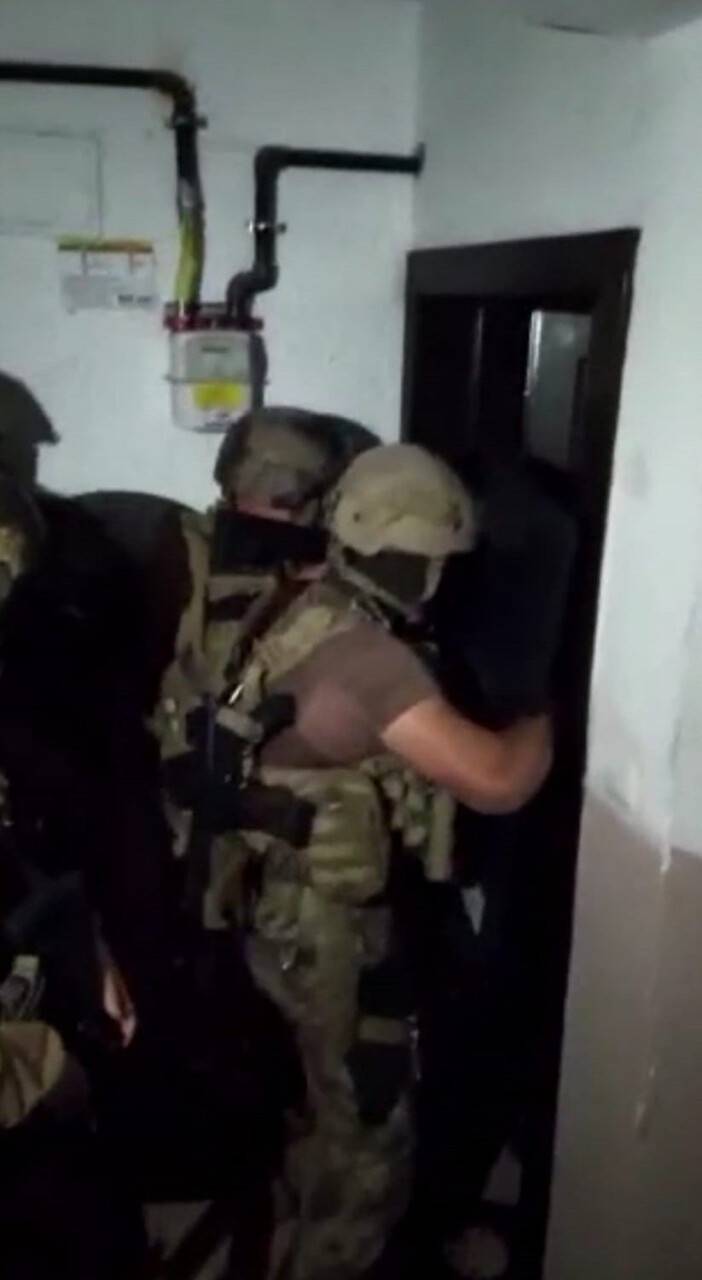 Firari şahıs film gibi operasyonla yakalandı