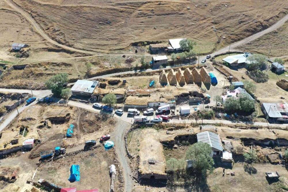 Göle depremi sonra yıkımın en fazla yaşandığı Çullu köyü drone ile görüntülendi