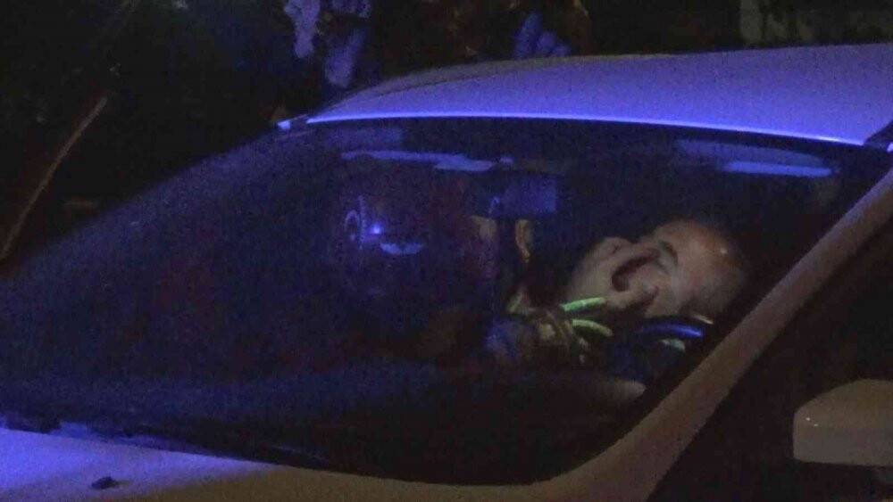 İzmir’de polisleri sürükleyerek uygulamadan kaçan alkollü sürücü dehşet saçtı