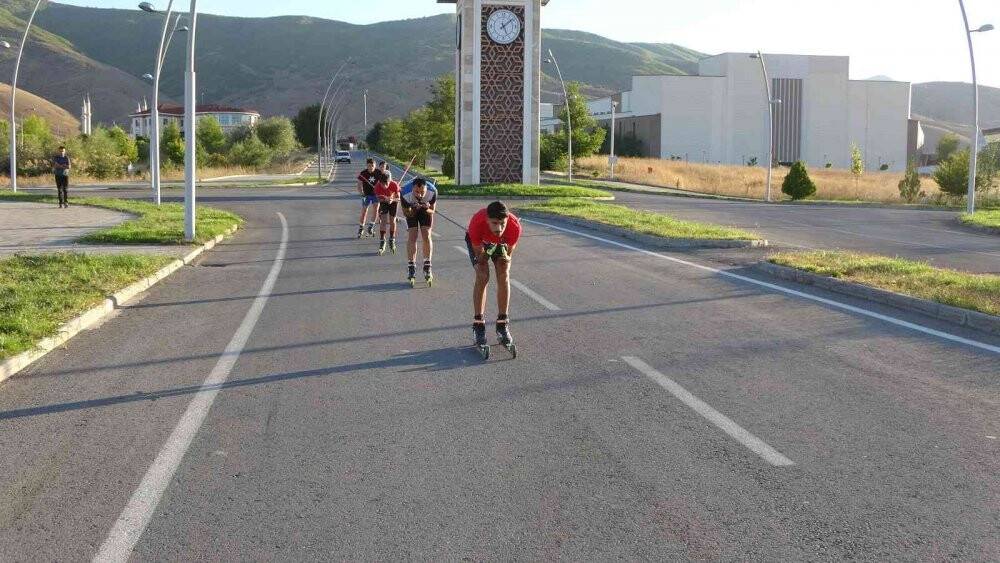 Kayaklı Koşu Milli Takımı, dünya ve Avrupa şampiyonalarına Muş’ta hazırlanıyor