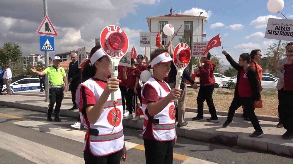 Öğrenciler yaya önceliğine dikkat çekti