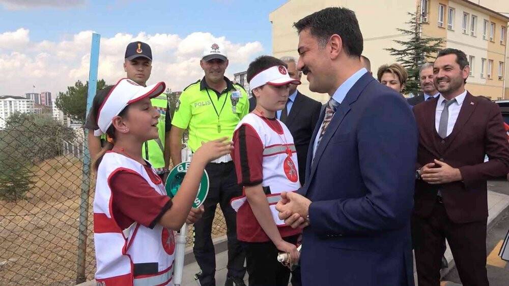 Öğrenciler yaya önceliğine dikkat çekti