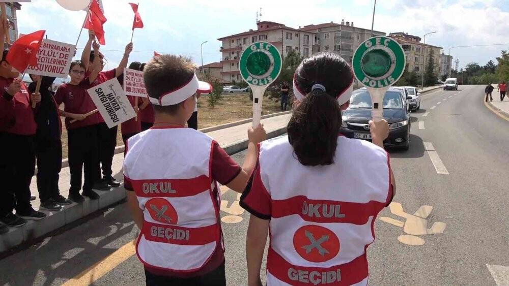 Öğrenciler yaya önceliğine dikkat çekti