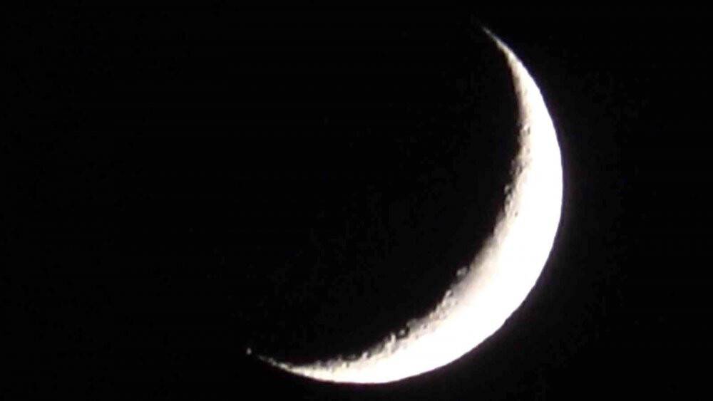 Yüksekova’da Ay hayran bıraktı