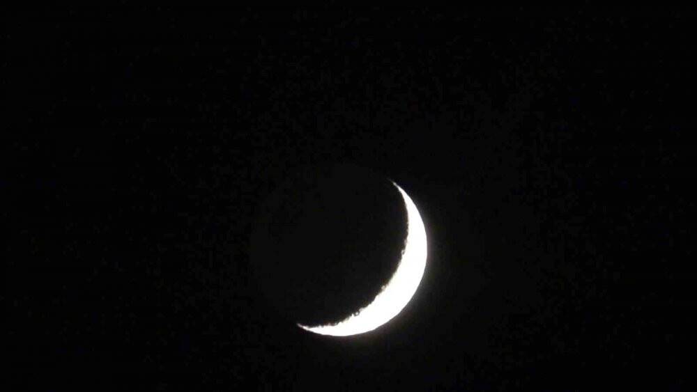 Yüksekova’da Ay hayran bıraktı