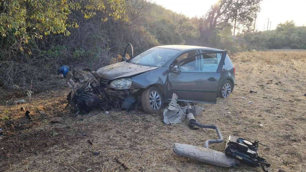 Anayoldan çıkan otomobil, tarlaya uçtu