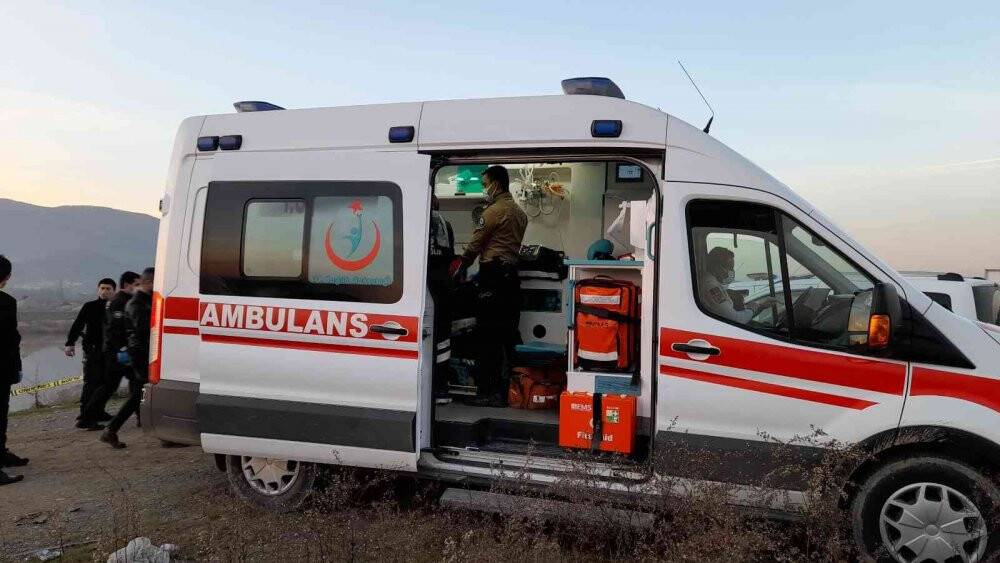 Cesedi elleri ve ayaklarından bağlı bulunan arkadaşının maaşını çekip alışveriş yaptı