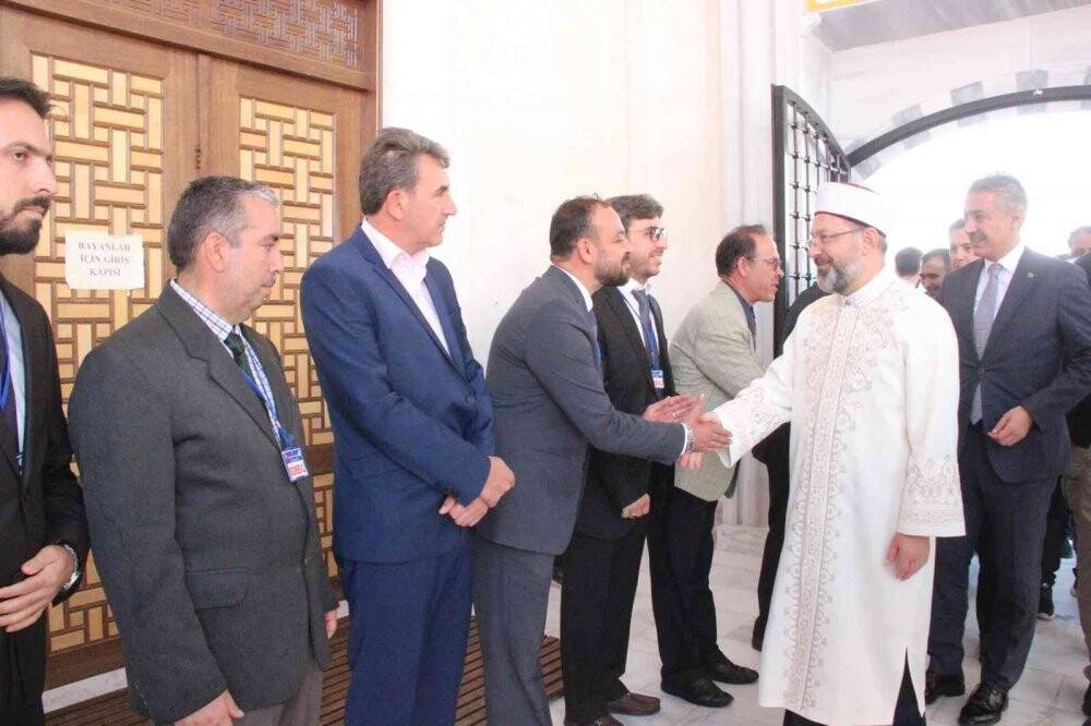 Diyanet İşleri Başkanı Erbaş: “Camilerimiz boş kalmasın”