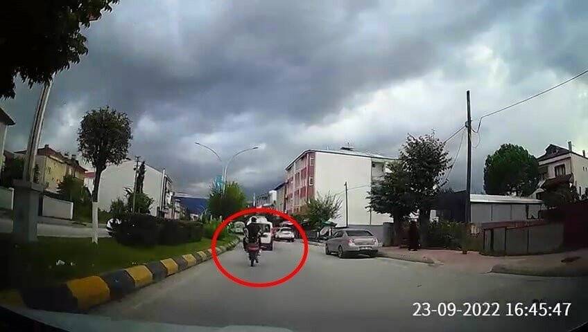 Tek teker giderek tehlike saçan şahıs hırsızlıktan aranıyormuş