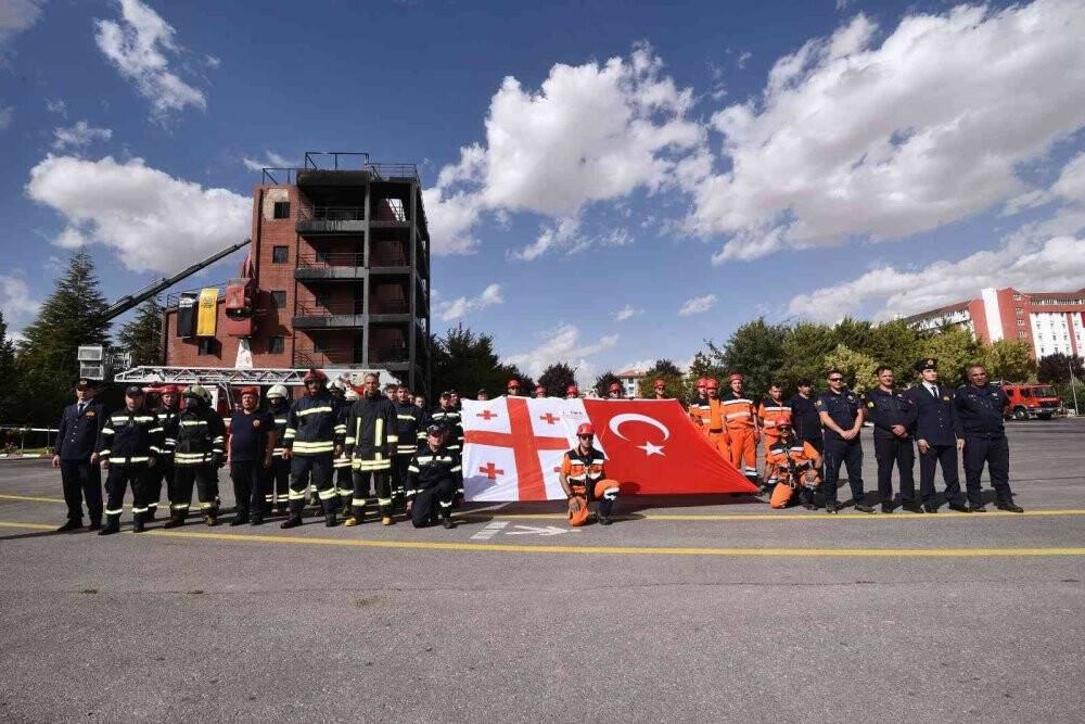 Başkan Altay: “Konya İtfaiyesi Dünyaya model çalışmalar yapıyor”
