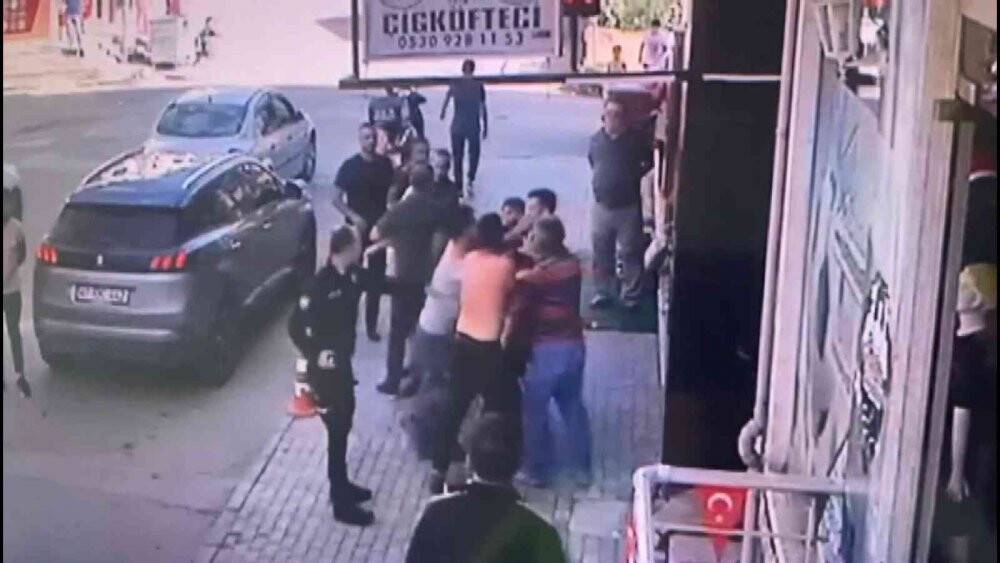 Sinyal verme kavgasında onlarca kişi birbirine girdi: O anlar kamerada