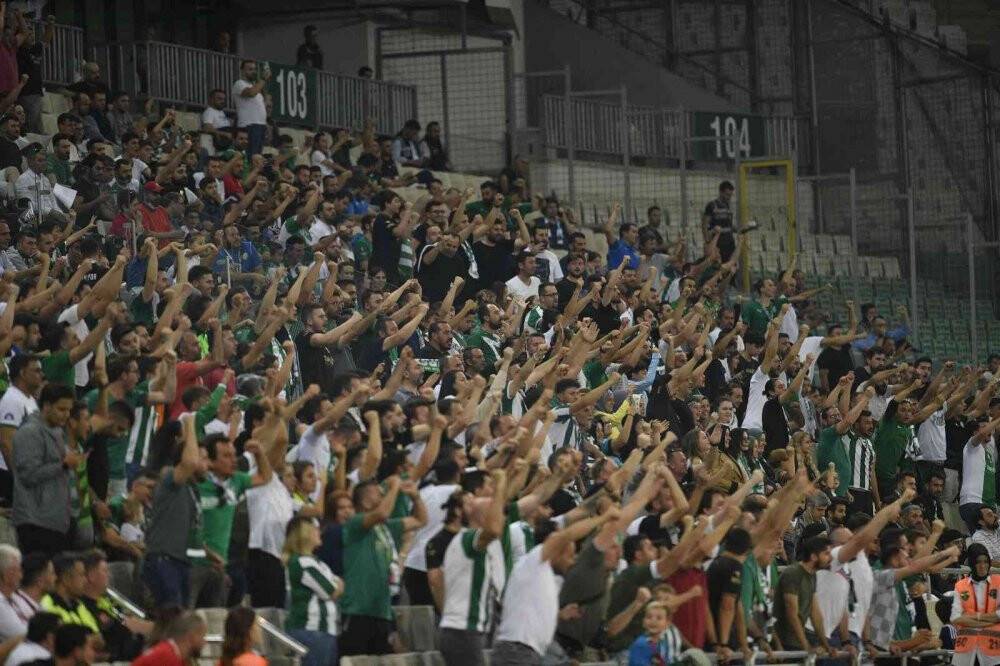 TFF 2. Lig: Bursaspor: 0 - Esenler Erokspor: 3