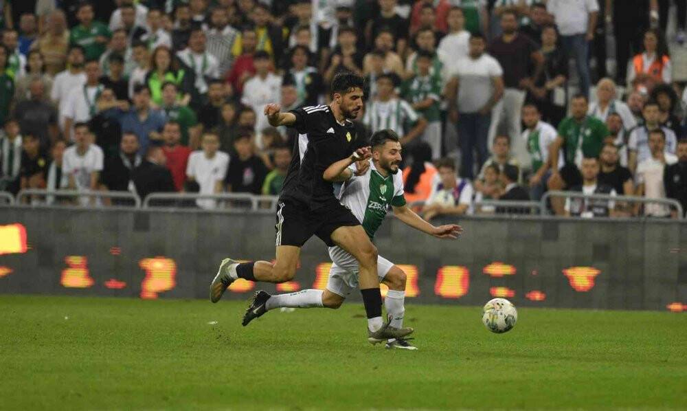 TFF 2. Lig: Bursaspor: 0 - Esenler Erokspor: 3
