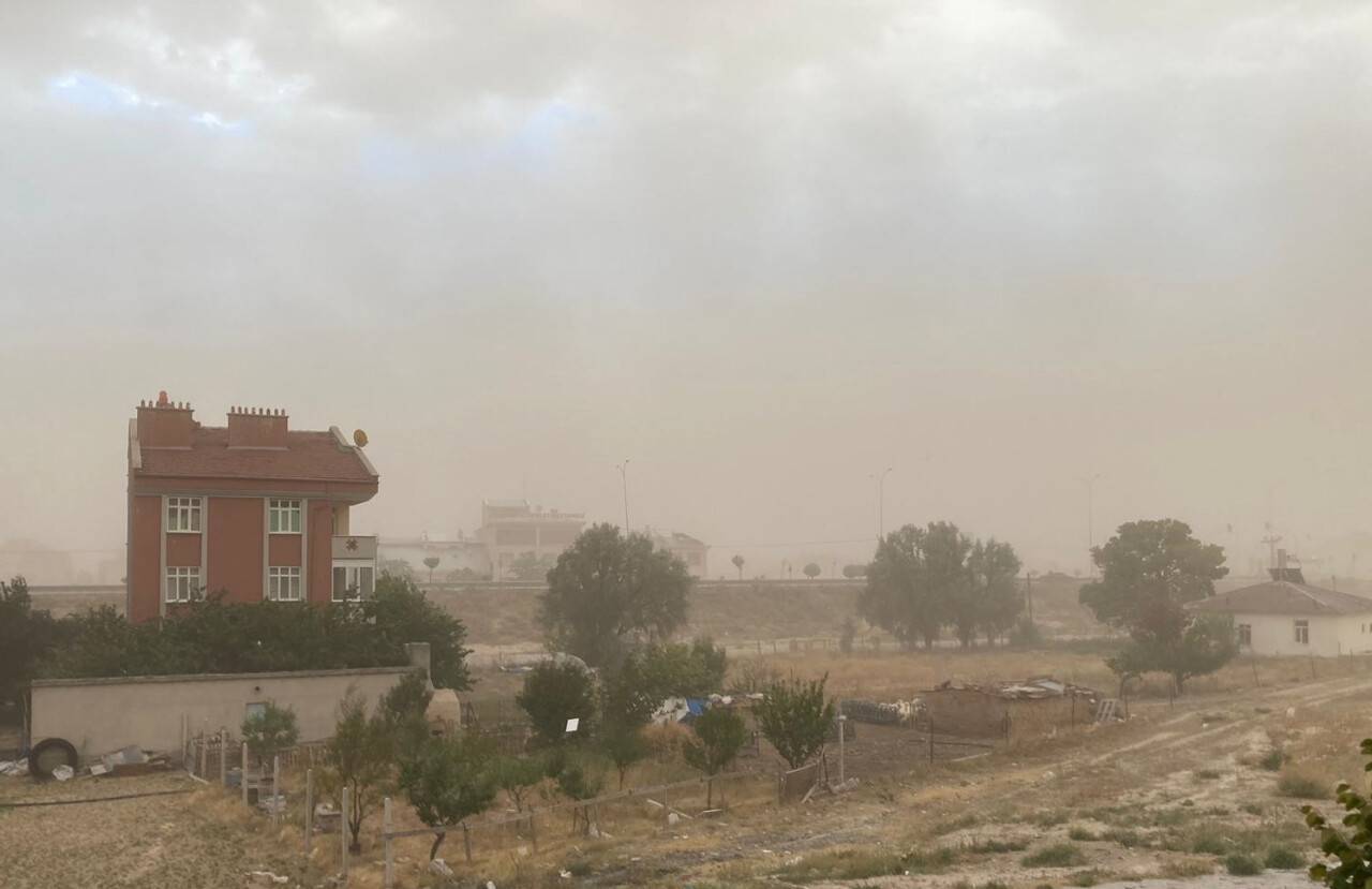 aa-20221002-29050974-29050972-konyada-kum-firtinasi-hayati-olumsuz-etkiledi.jpg