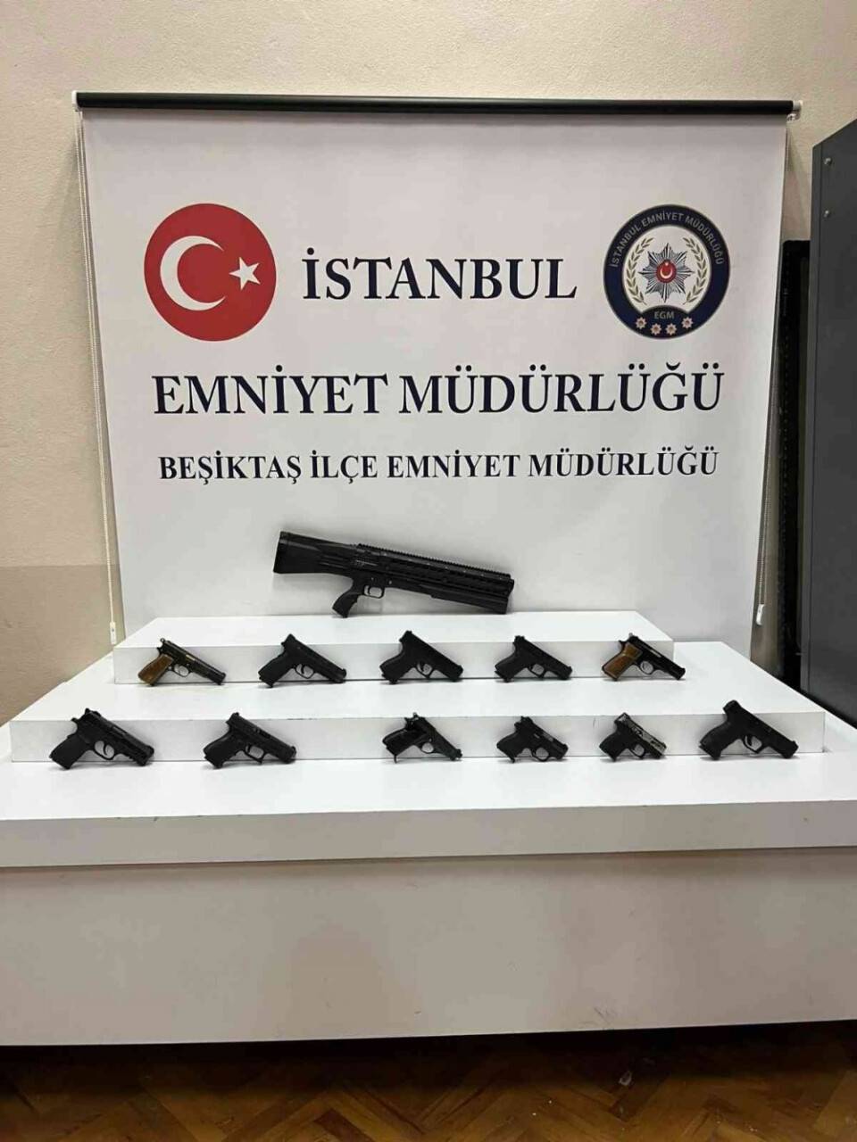 Beşiktaş’ta denetimde nefes kesen anlar kamerada