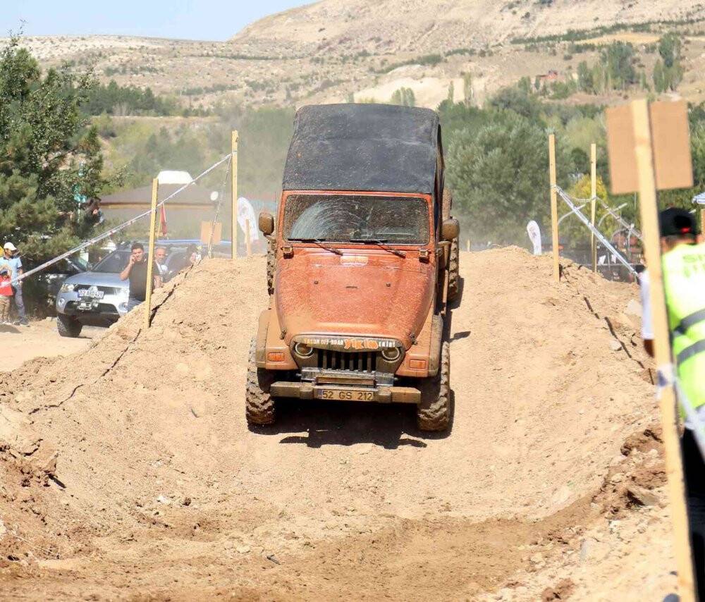 Off-road tutkunları Sivas’ta buluştu