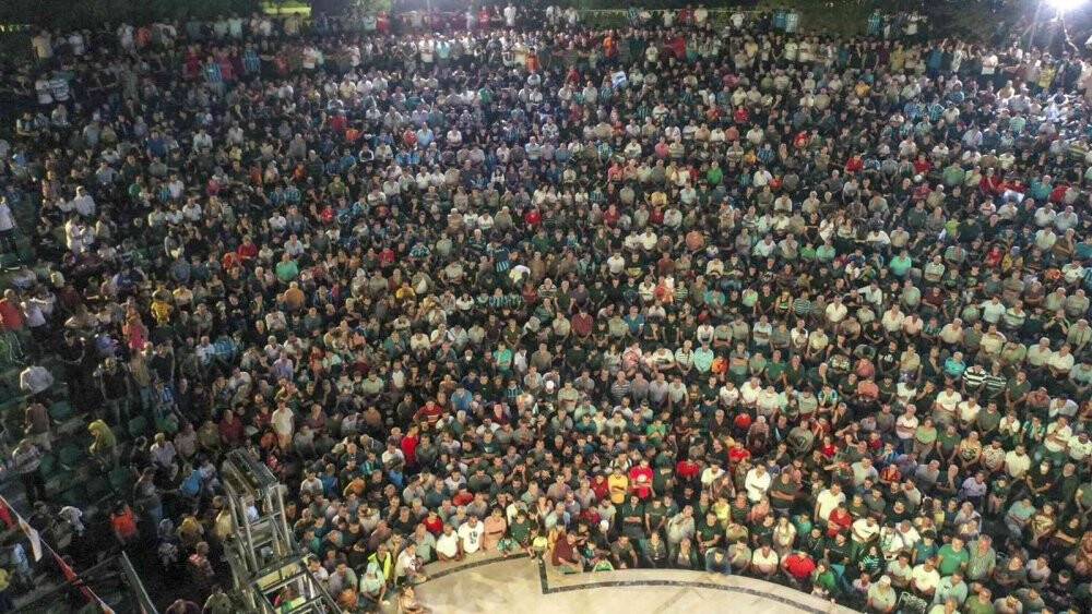 Stat değil amfi tiyatro... Binlerce taraftar dev ekranda maç heyecanı yaşadı