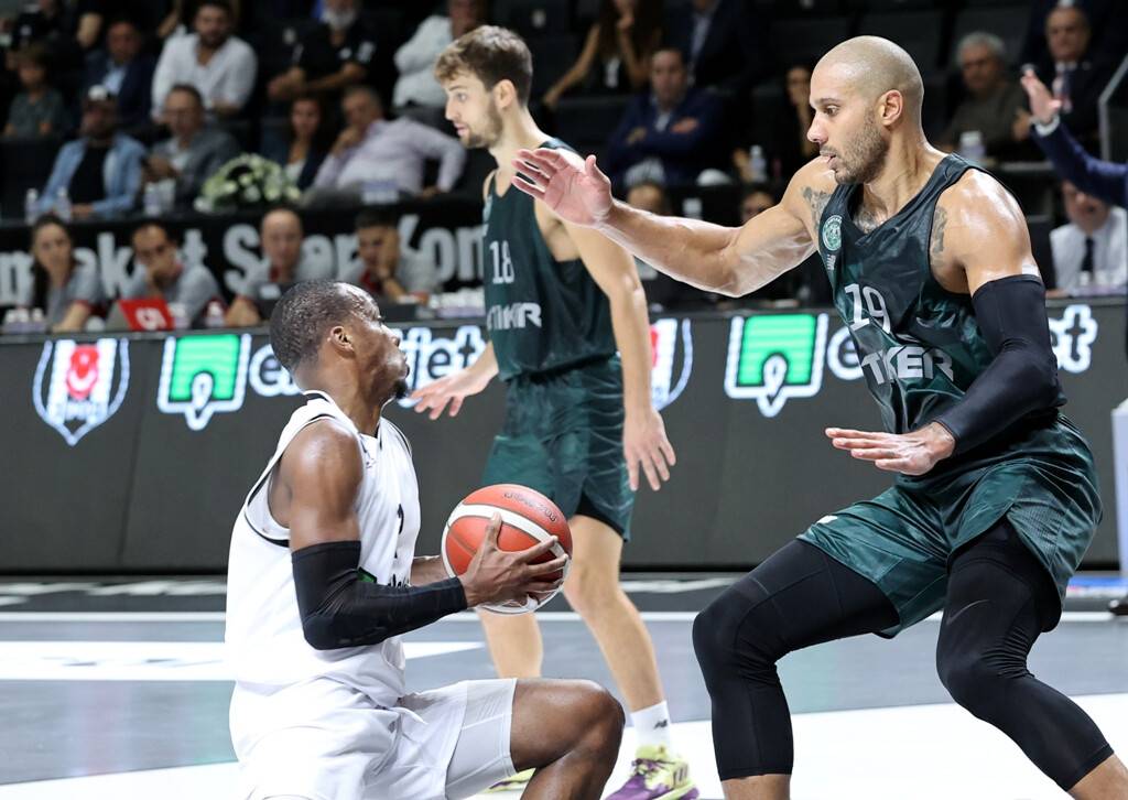 aa-20221003-29060990-29060983-besiktas-emlakjet-ayos-konyaspor-basketbol.jpg