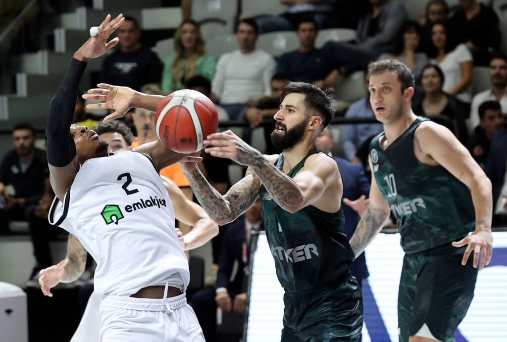 aa-20221003-29060990-29060986-besiktas-emlakjet-ayos-konyaspor-basketbol.jpg