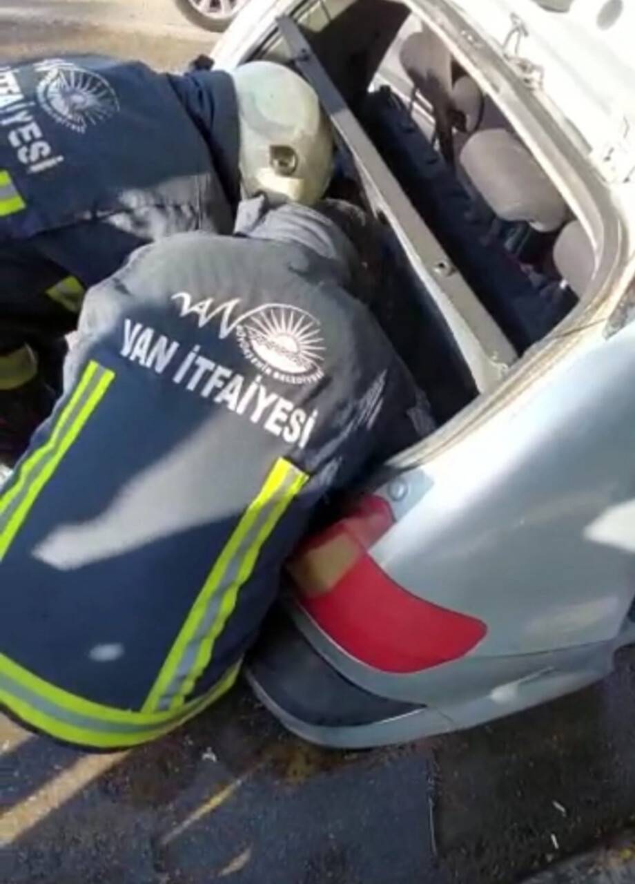 Bagajdaki mangal kömürü az daha otomobili yakıyordu