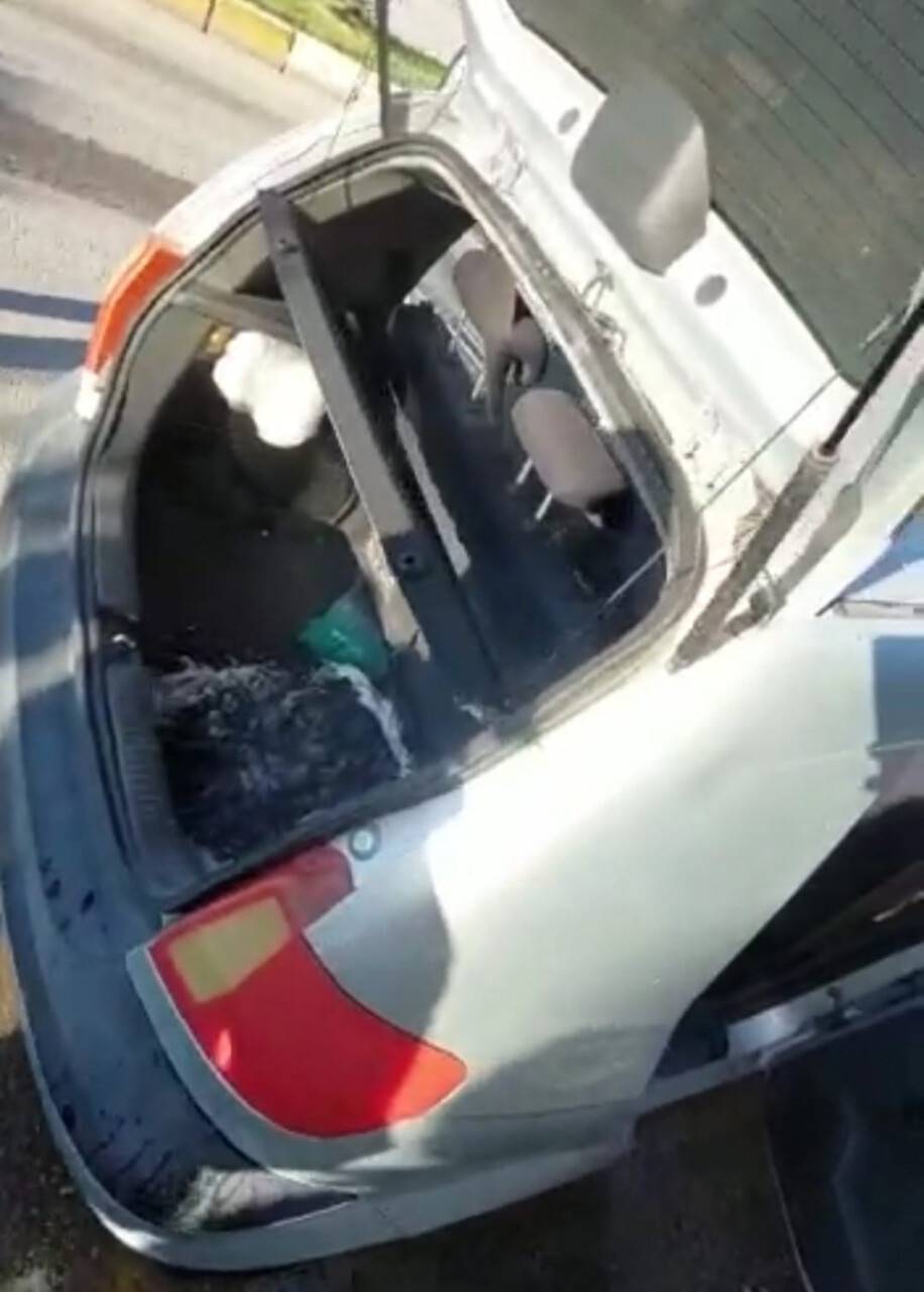 Bagajdaki mangal kömürü az daha otomobili yakıyordu