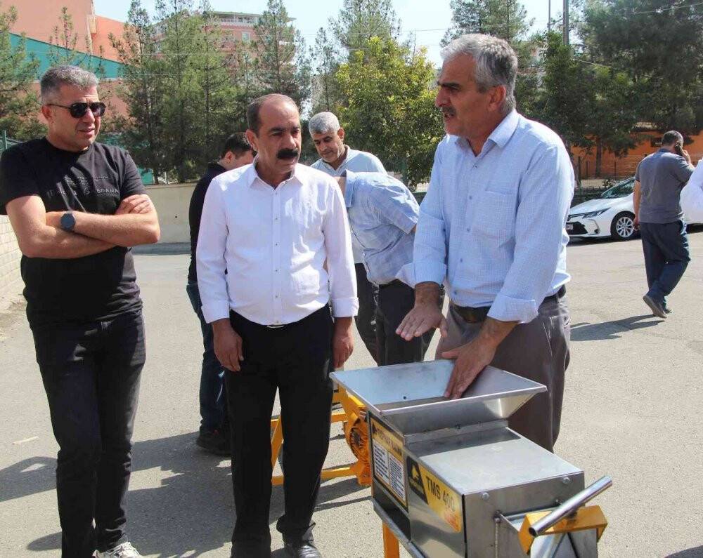 Batman’da üzüm üreticileri için 4 adet üzüm sıkma makinası hibe edildi
