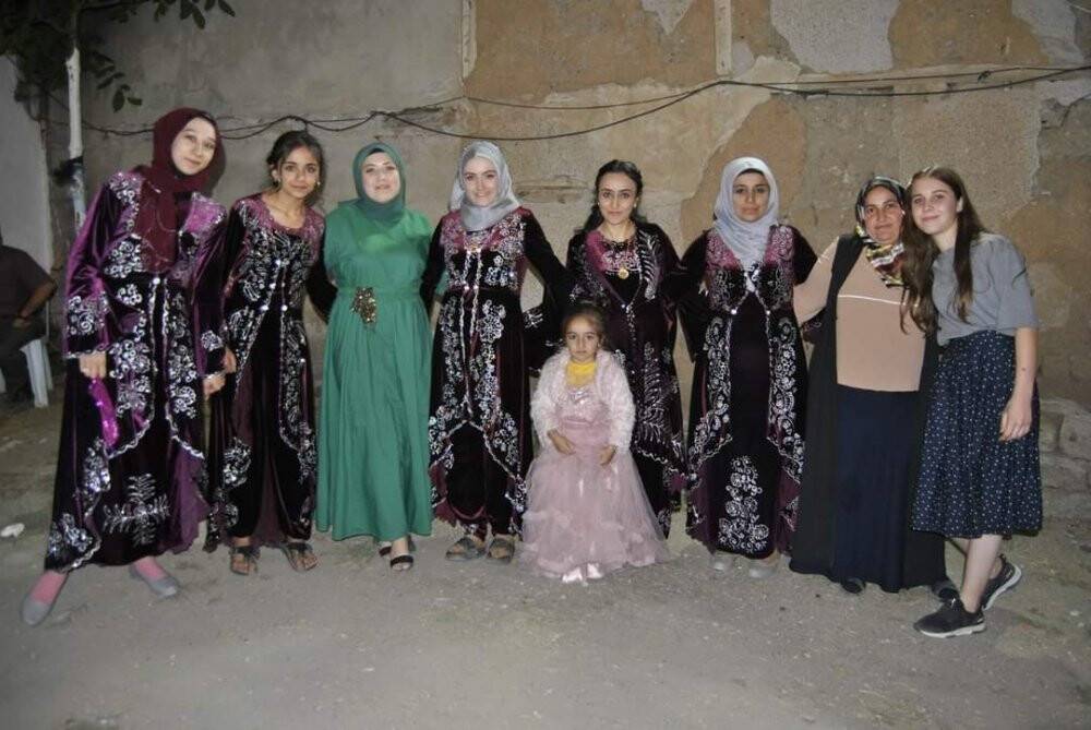 Dedesinin vasiyetini yerine getiren damat 5 gün düğün yaptı