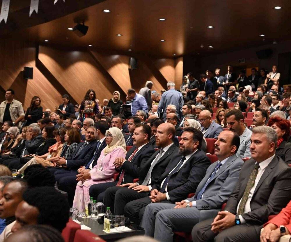 Dünyanın En Prestijli İnsan Yerleşmeleri Ödülü Başkan Altay’a verildi