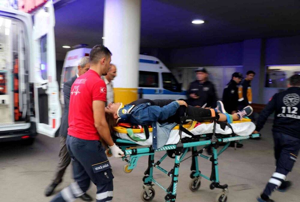 Erzincan’da midibüs devrildi: 21 yaralı