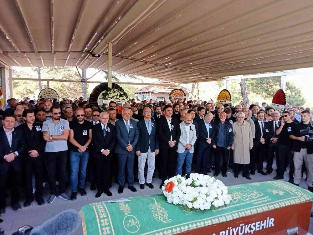 "İstek Şarkı" cinayetine kurban giden müzisyen Onur Şener son yolculuğuna uğurlandı