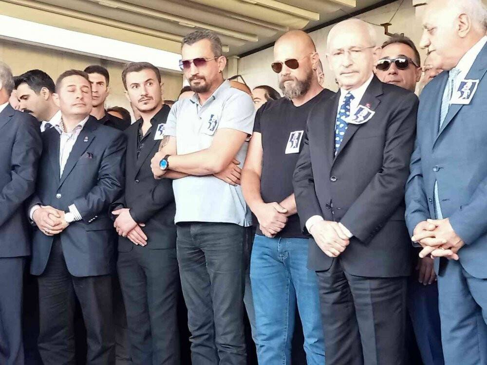 "İstek Şarkı" cinayetine kurban giden müzisyen Onur Şener son yolculuğuna uğurlandı