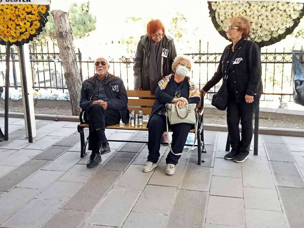 "İstek Şarkı" cinayetine kurban giden müzisyen Onur Şener son yolculuğuna uğurlandı