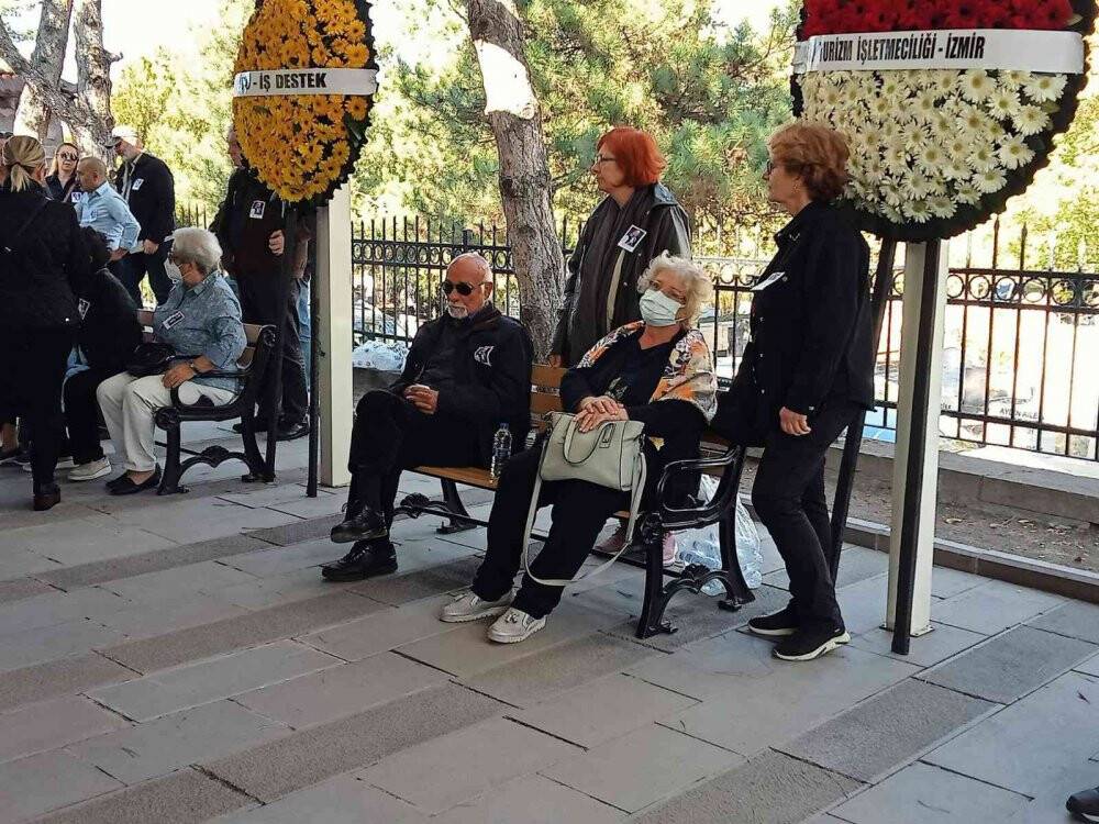 "İstek Şarkı" cinayetine kurban giden müzisyen Onur Şener son yolculuğuna uğurlandı