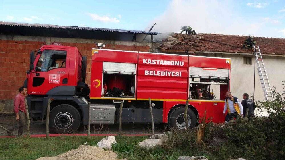 Samanlıkta çıkan yangında 2 kişi hastanelik oldu